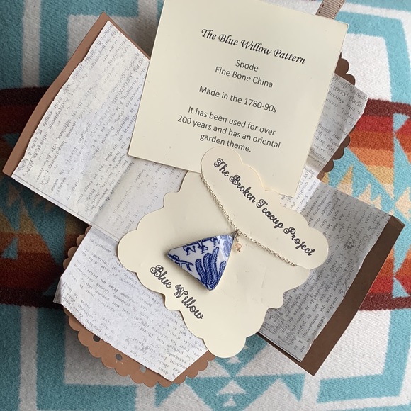 🌈Blue Willow china soldered shard w sterling silver 18” chain. New w wrapping. - Picture 8 of 9